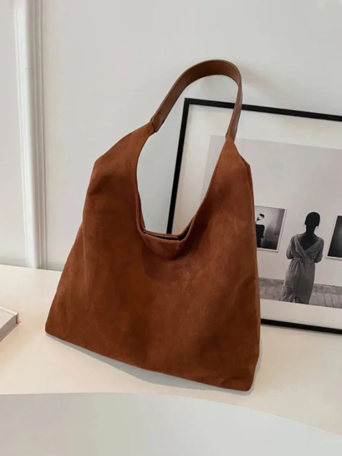 Retro Suede Stor Kapacitet Axelväska för Damer och Stilsäkra Accessoarer i Retro och Mångsidig Design